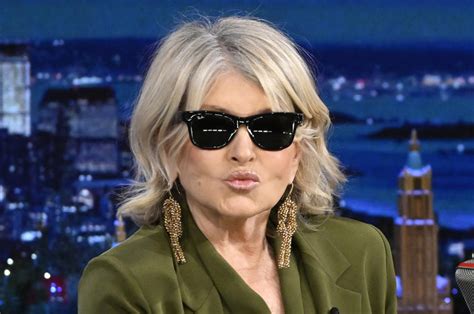 Martha Stewart, 82, Reveals Why She Doesn’t Wear。